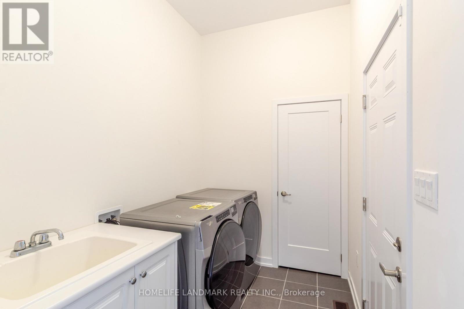 141 Lumb Drive, Cambridge, ON - Indoor Photo Showing Laundry Room