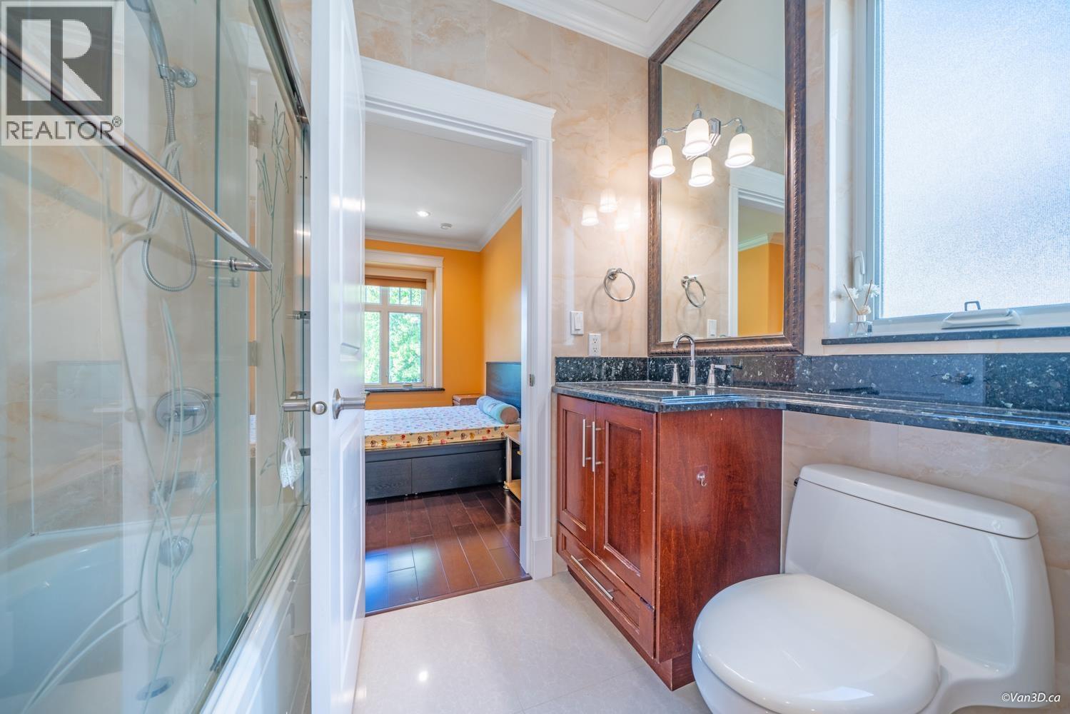 6830 Vivian Street, Vancouver, BC - Indoor Photo Showing Bathroom
