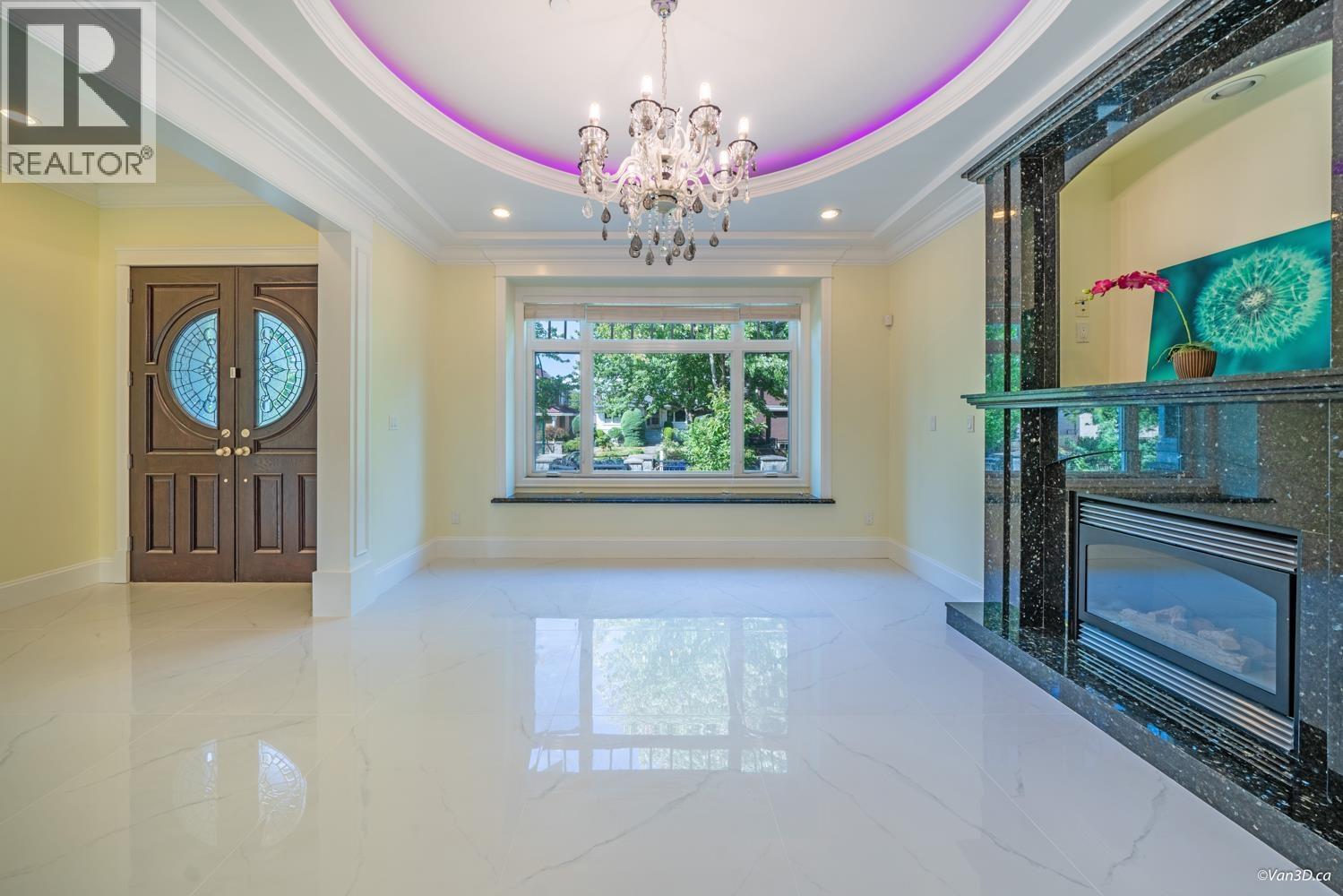 6830 Vivian Street, Vancouver, BC - Indoor With Fireplace