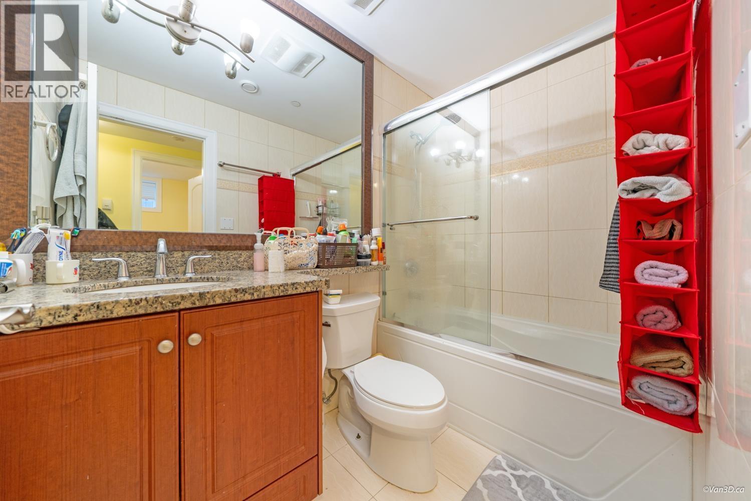 6830 Vivian Street, Vancouver, BC - Indoor Photo Showing Bathroom