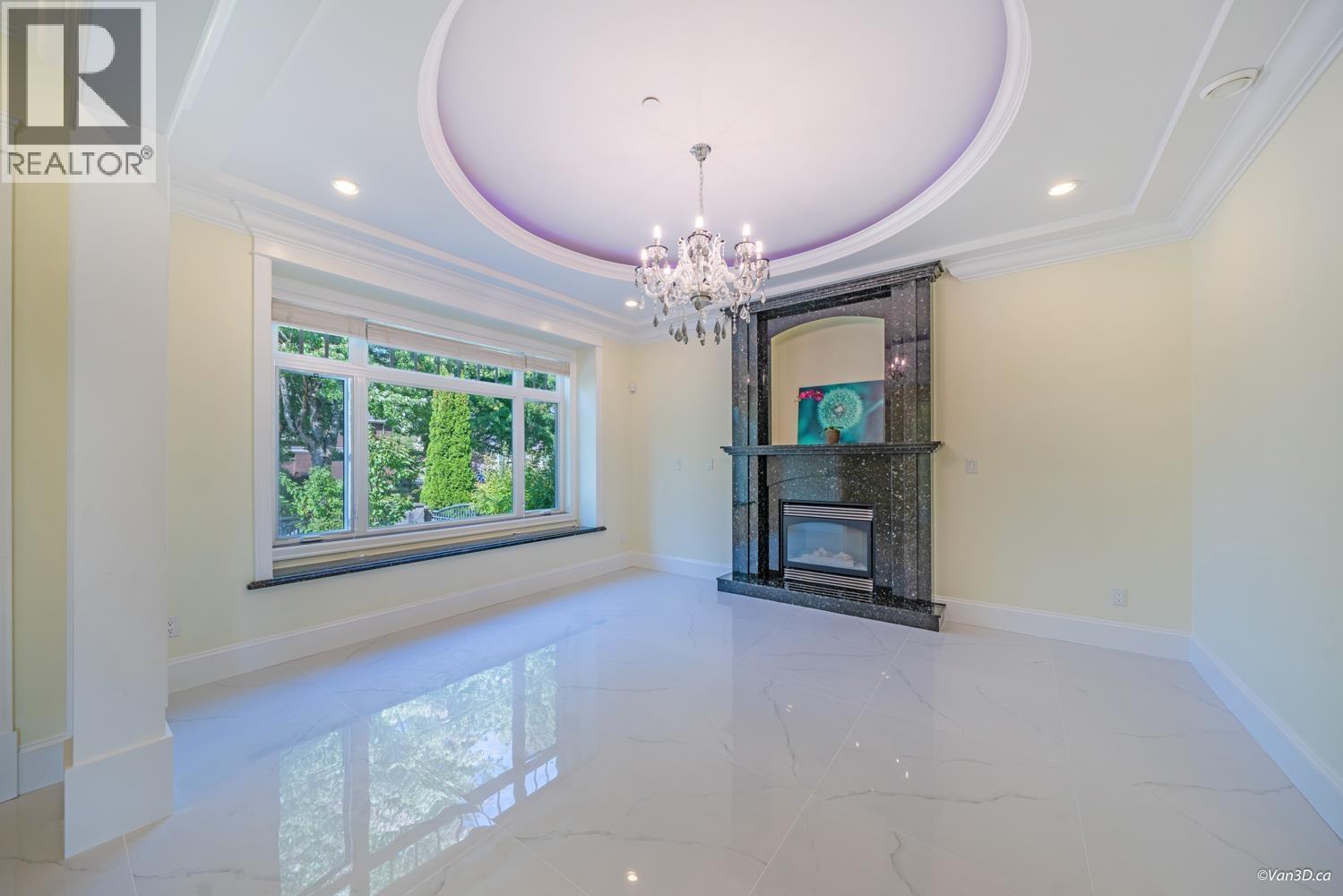 6830 Vivian Street, Vancouver, BC - Indoor With Fireplace