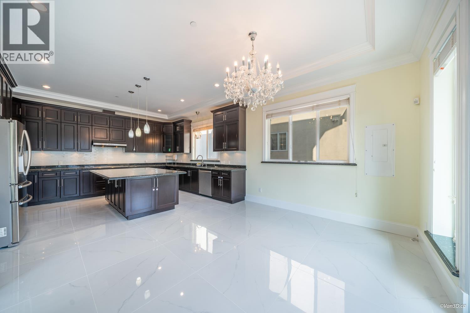 6830 Vivian Street, Vancouver, BC - Indoor Photo Showing Kitchen With Upgraded Kitchen