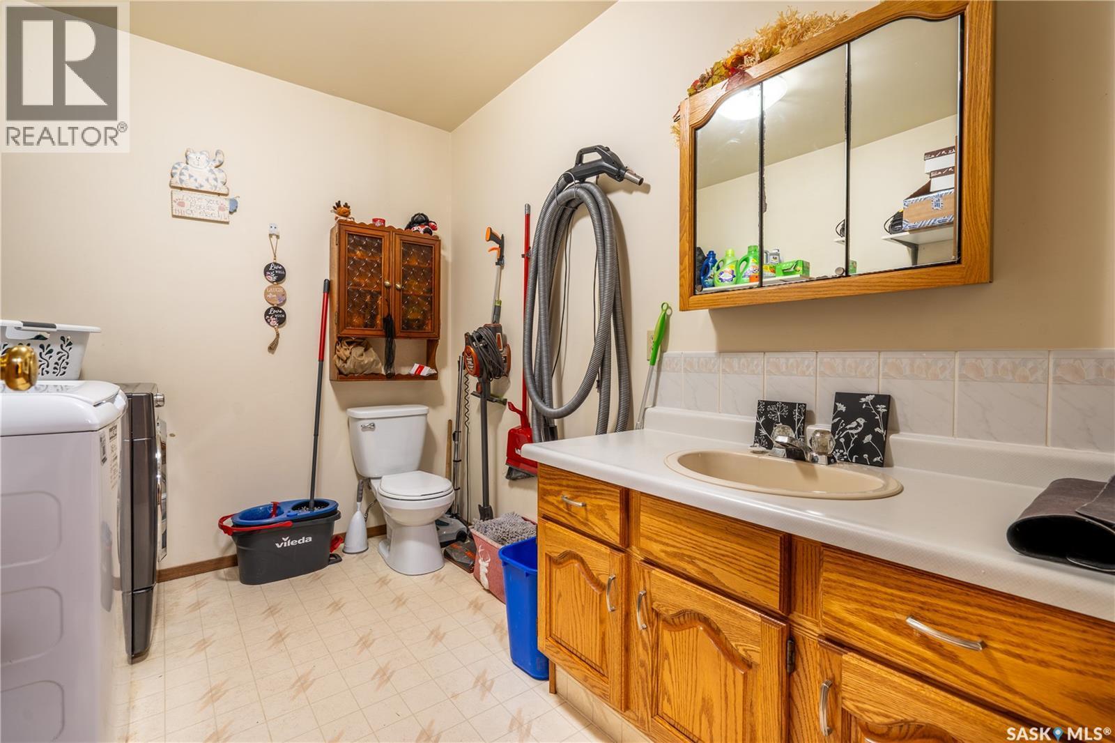 107 2Nd Avenue S, Pierceland, SK - Indoor