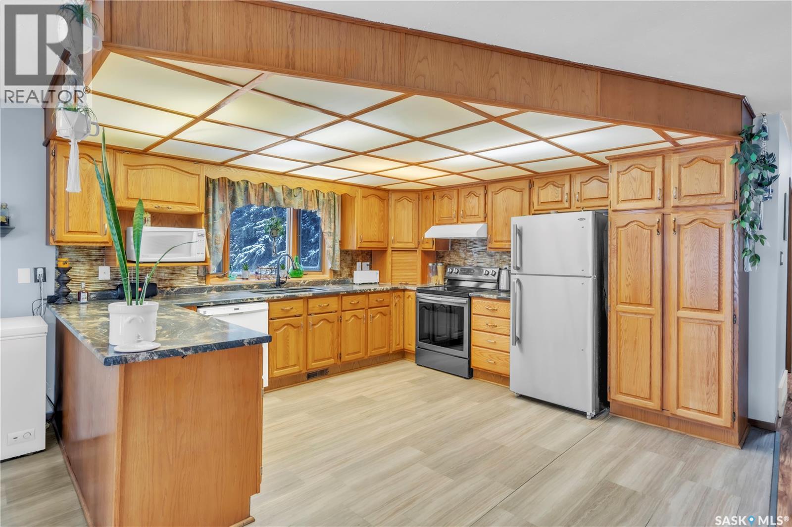 107 2Nd Avenue S, Pierceland, SK - Indoor Photo Showing Kitchen