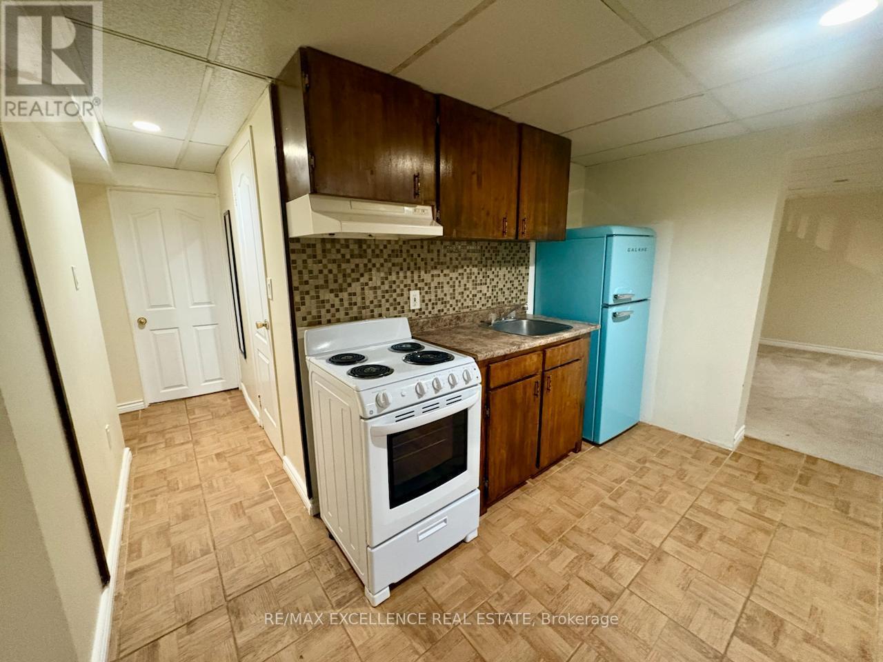 Bsmt - 1312 Daimler Road, Mississauga, ON - Indoor Photo Showing Kitchen