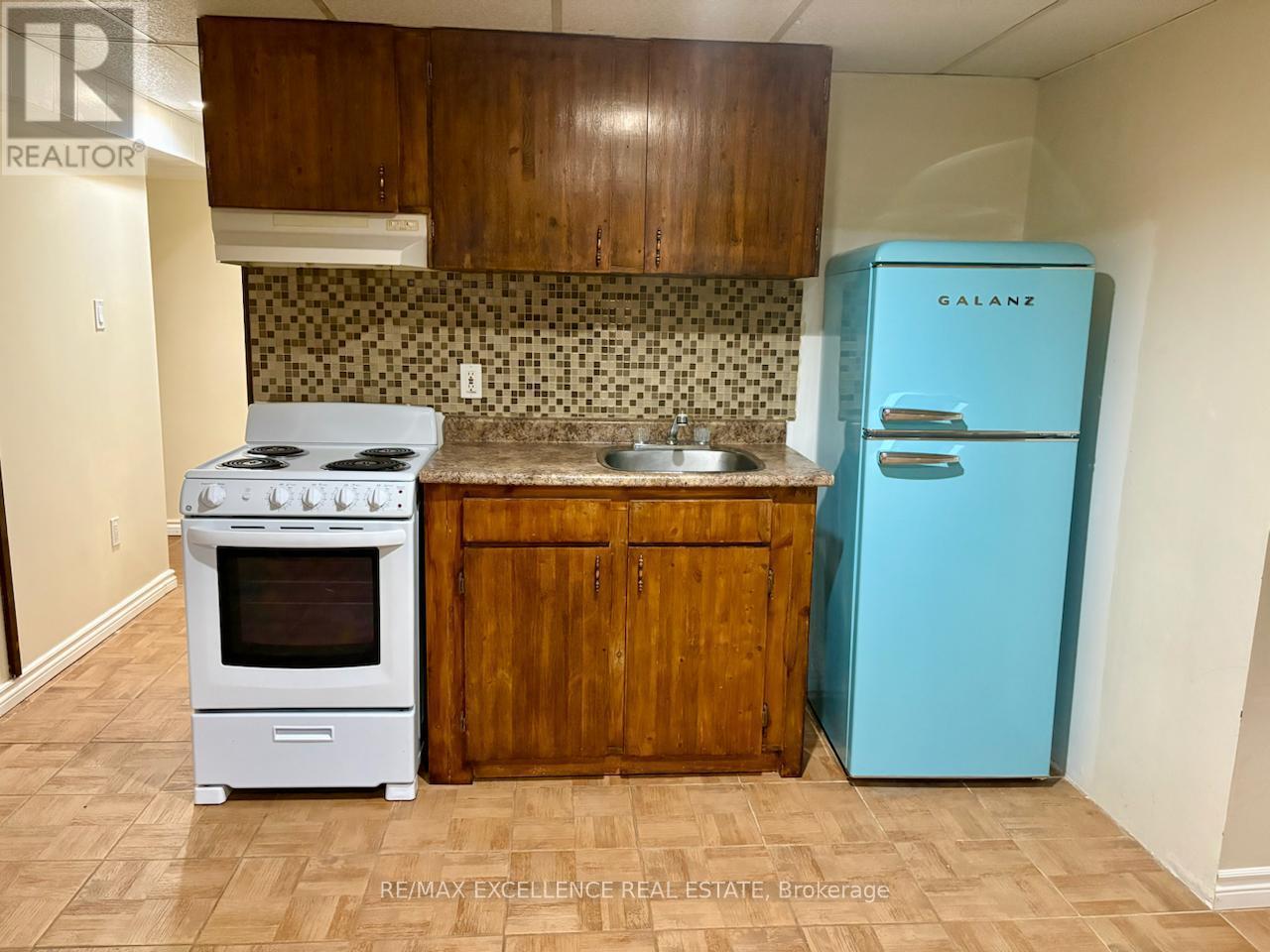 Bsmt - 1312 Daimler Road, Mississauga, ON - Indoor Photo Showing Kitchen
