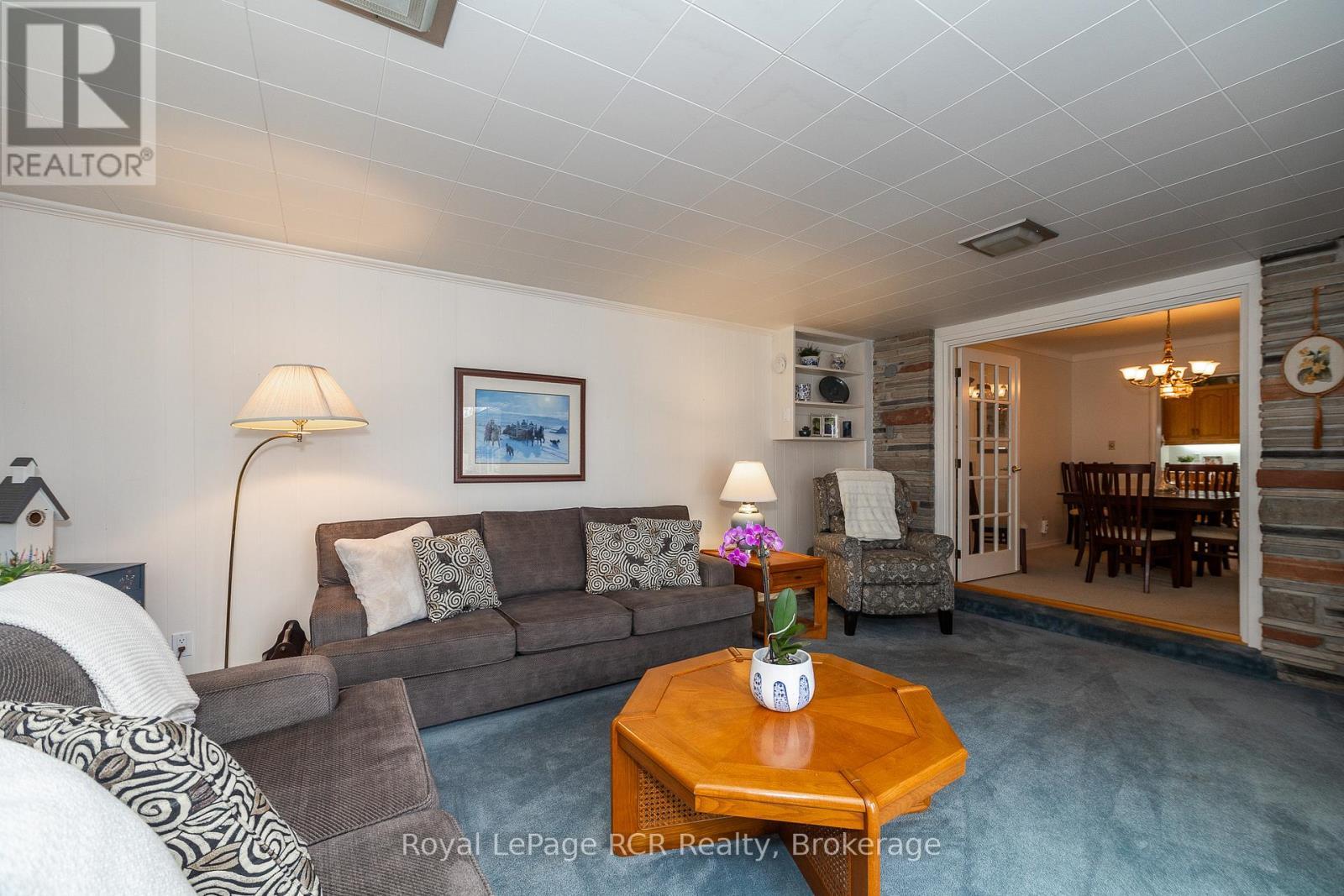149 7Th Avenue E, Owen Sound, ON - Indoor Photo Showing Living Room