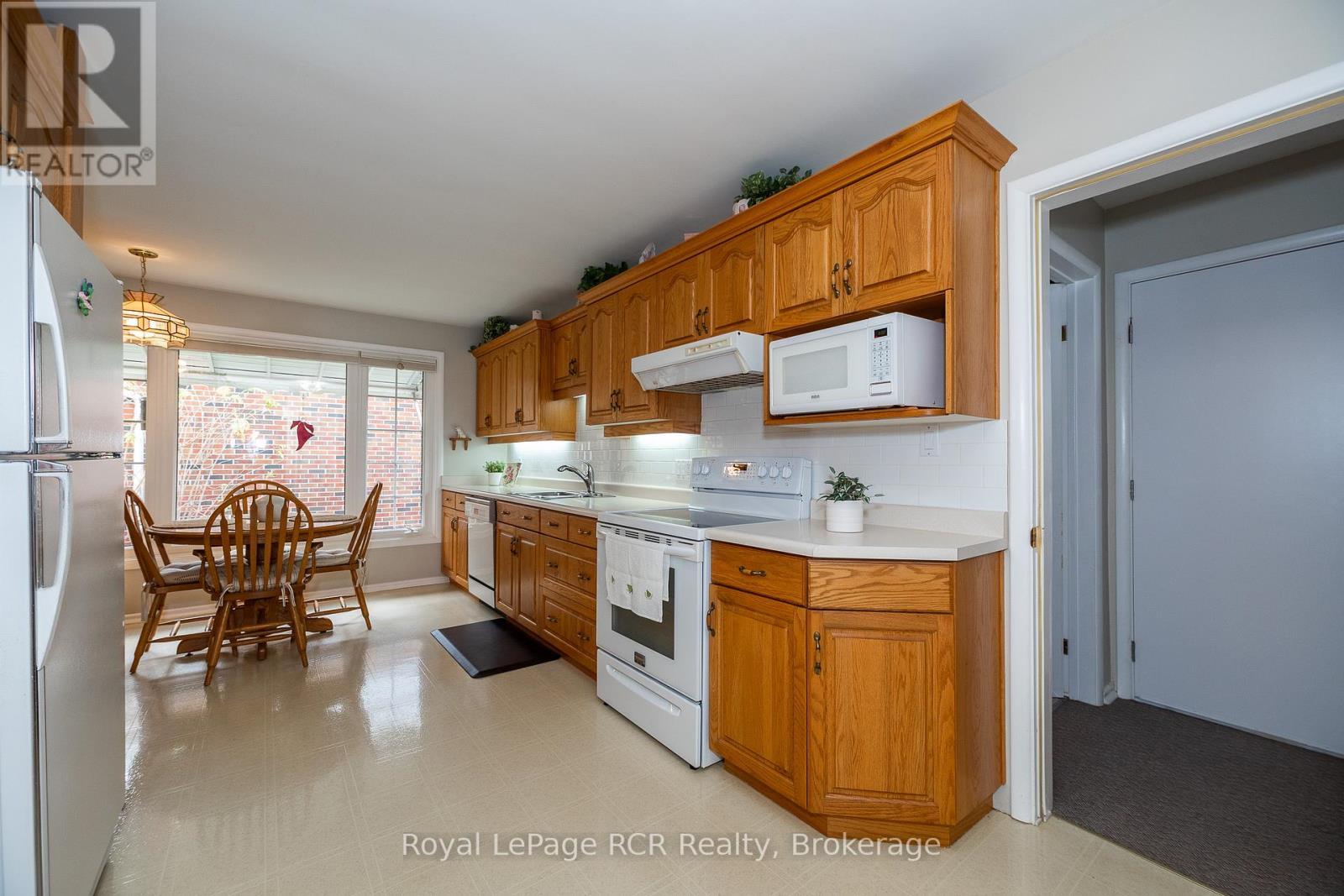 149 7Th Avenue E, Owen Sound, ON - Indoor Photo Showing Kitchen