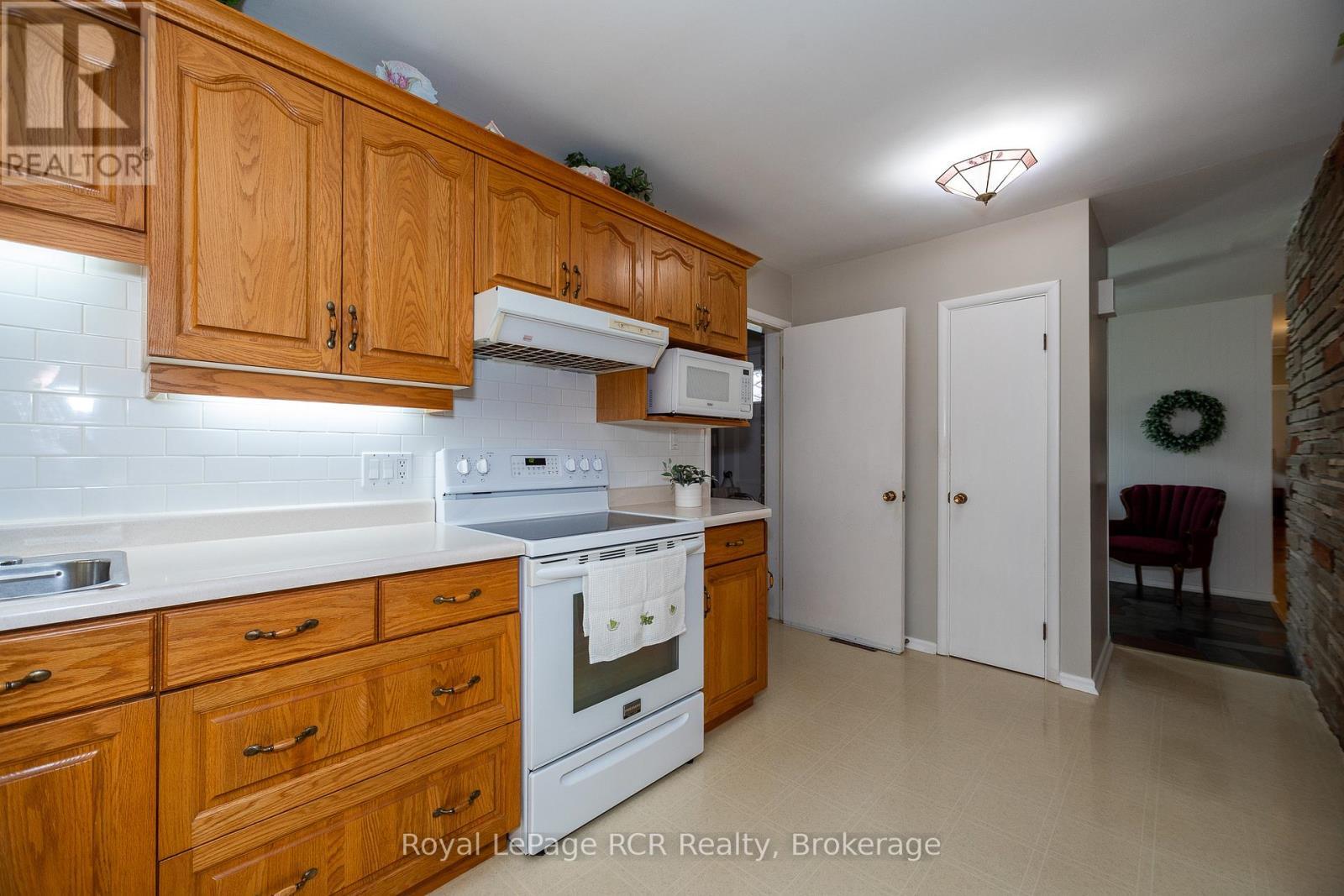 149 7Th Avenue E, Owen Sound, ON - Indoor Photo Showing Kitchen