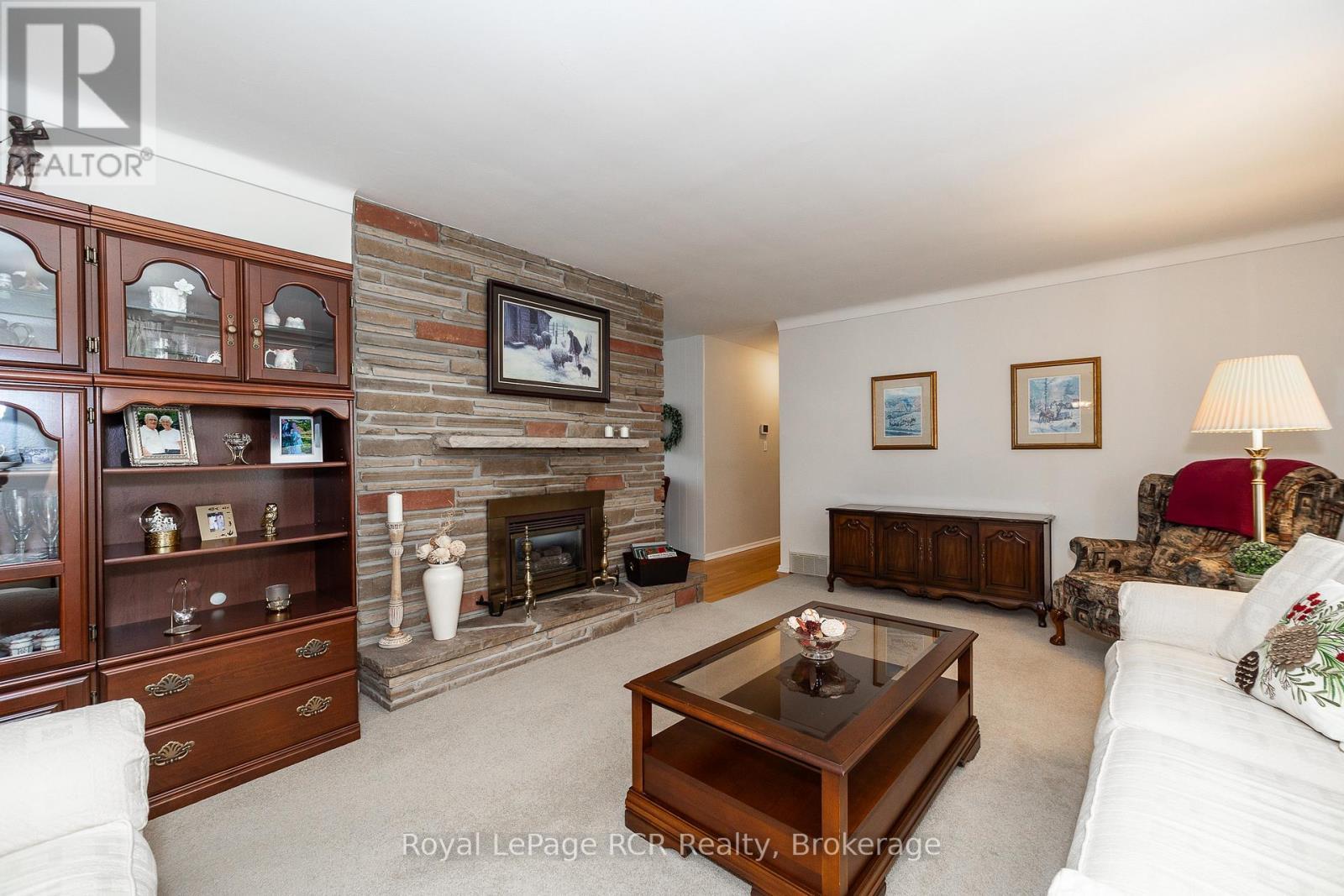 149 7Th Avenue E, Owen Sound, ON - Indoor Photo Showing Living Room With Fireplace