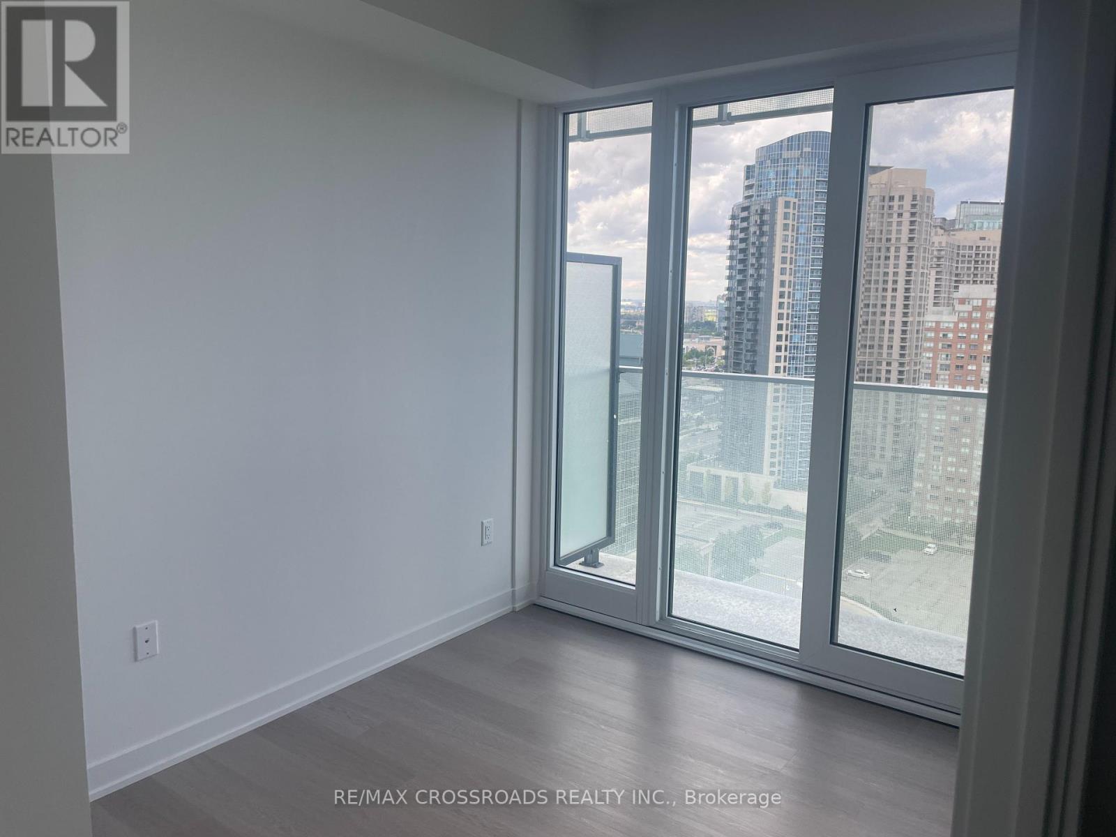 1804 - 3883 Quartz Road, Mississauga, ON - Indoor Photo Showing Other Room