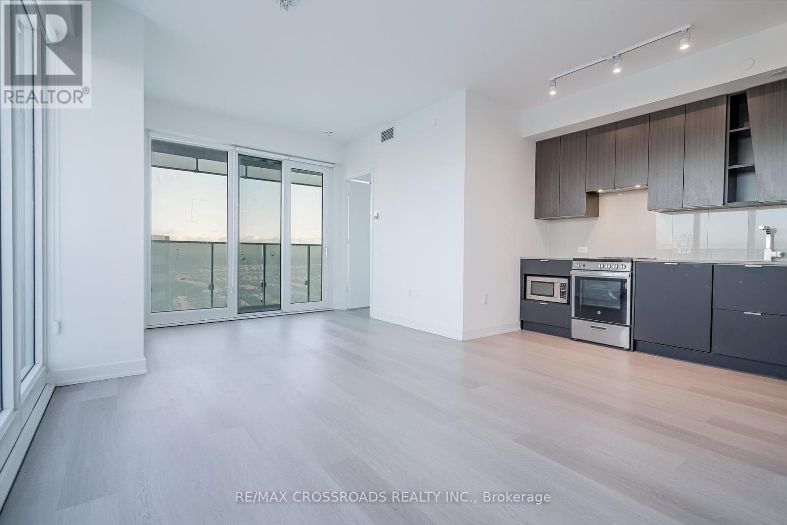 1804 - 3883 Quartz Road, Mississauga, ON - Indoor Photo Showing Kitchen
