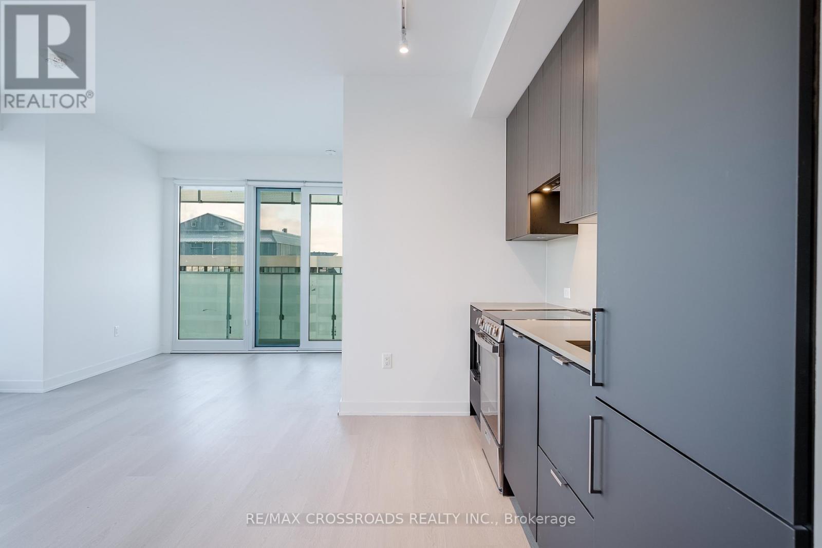 1804 - 3883 Quartz Road, Mississauga, ON - Indoor Photo Showing Kitchen