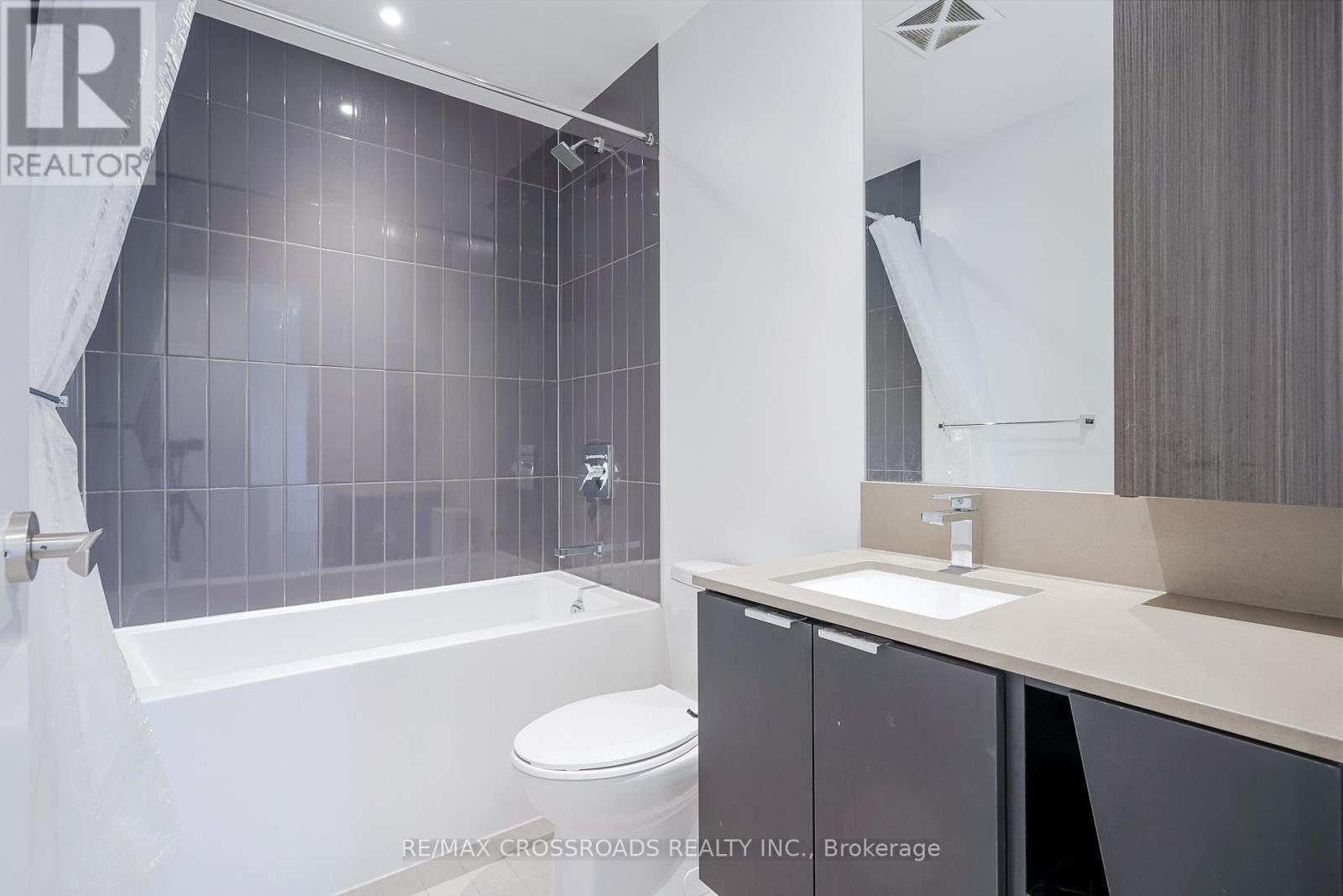 1804 - 3883 Quartz Road, Mississauga, ON - Indoor Photo Showing Bathroom