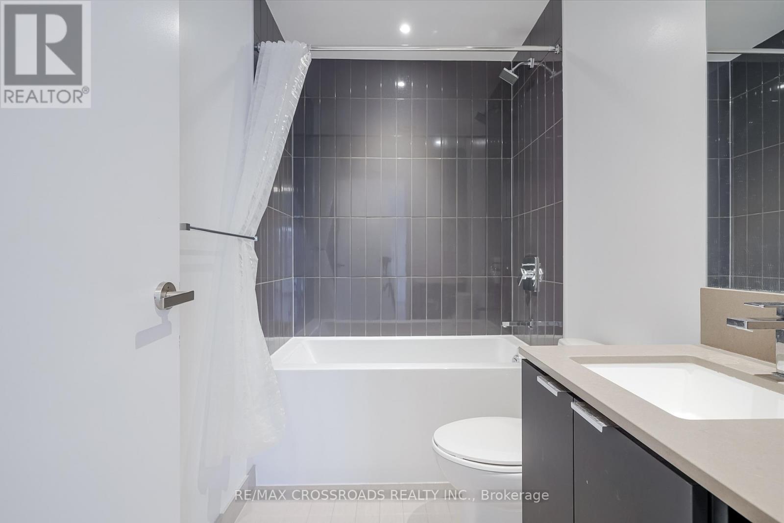 1804 - 3883 Quartz Road, Mississauga, ON - Indoor Photo Showing Bathroom