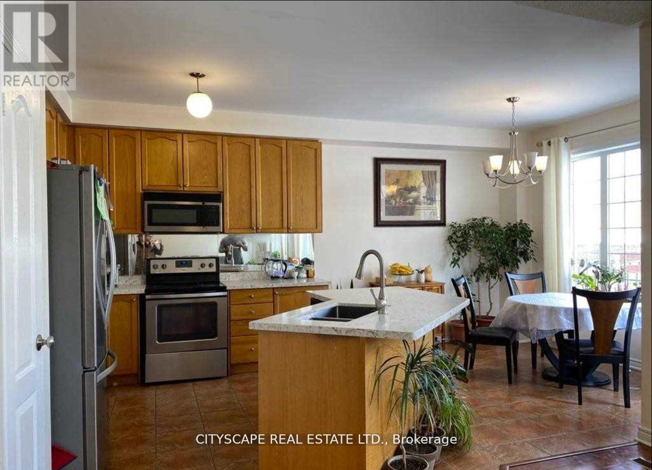 #Main - 30 Sea Lion Road, Brampton, ON - Indoor Photo Showing Kitchen