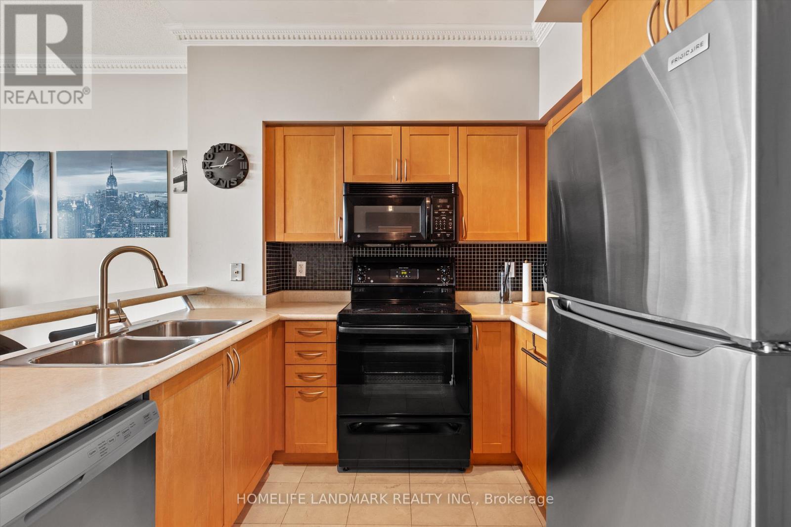 3110 - 3939 Duke Of York Boulevard, Mississauga, ON - Indoor Photo Showing Kitchen With Double Sink
