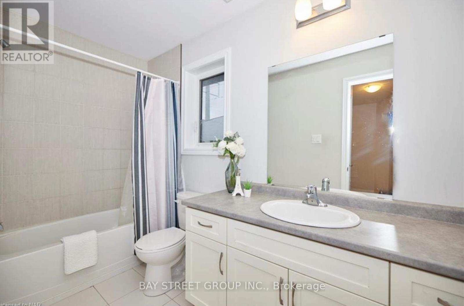 15 Kenmar Court, St. Catharines, ON - Indoor Photo Showing Bathroom