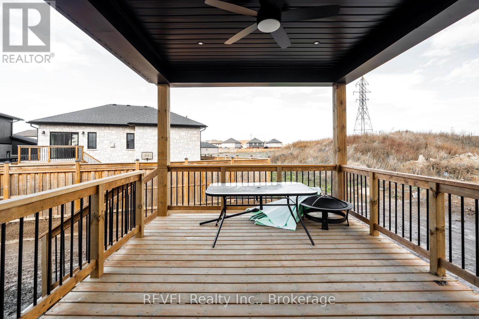 1190 Uppers Lane, Thorold (Rolling Meadows), ON - Outdoor With Deck Patio Veranda With Exterior