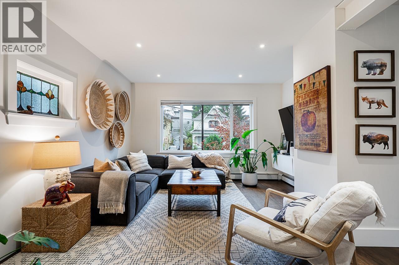 3576 Marshall Street, Vancouver, BC - Indoor Photo Showing Living Room