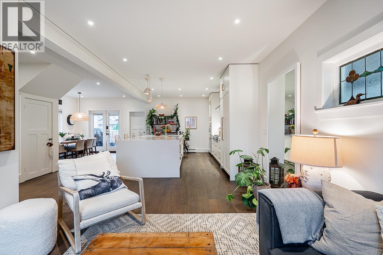 3576 Marshall Street, Vancouver, BC - Indoor Photo Showing Living Room