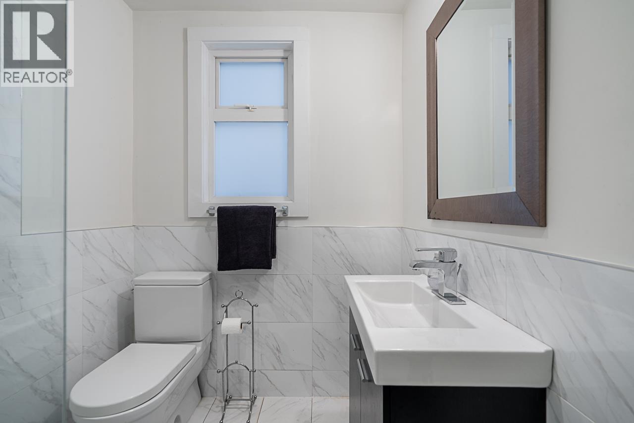 3576 Marshall Street, Vancouver, BC - Indoor Photo Showing Bathroom