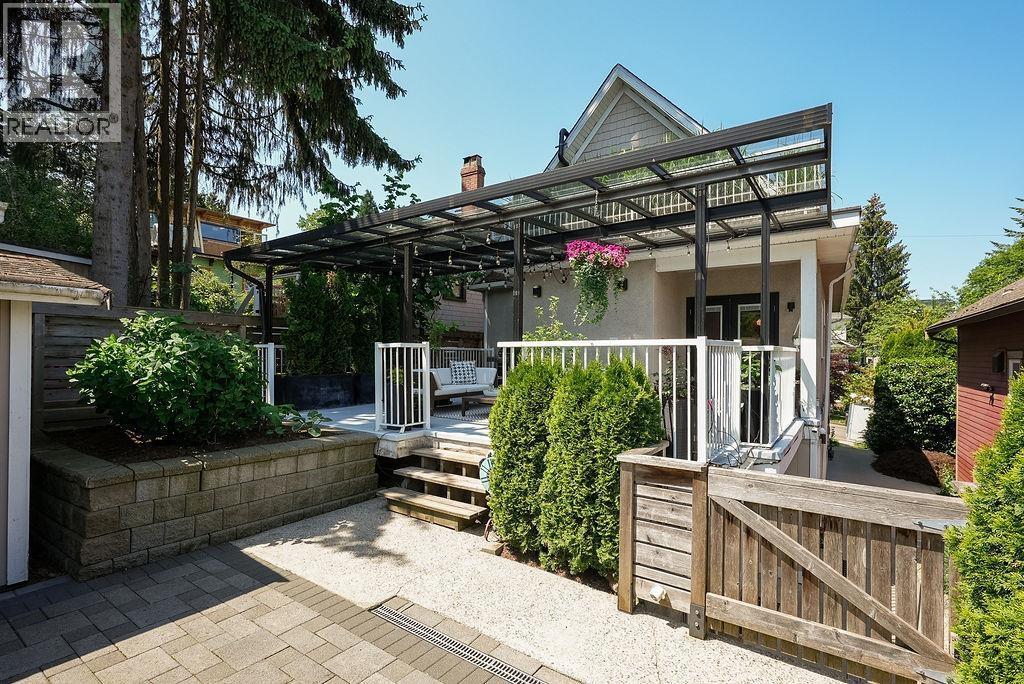 3576 Marshall Street, Vancouver, BC - Outdoor With Deck Patio Veranda
