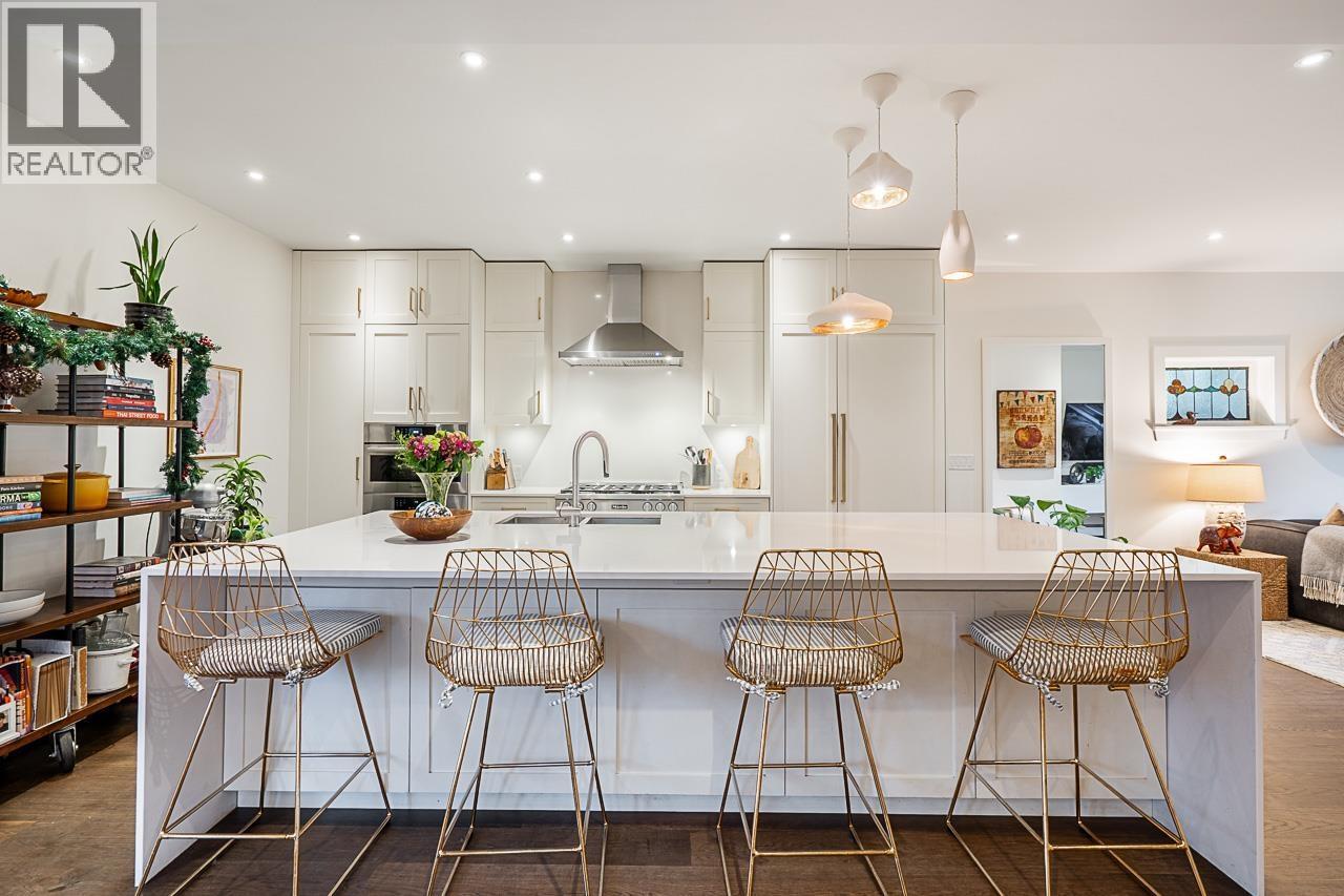 3576 Marshall Street, Vancouver, BC - Indoor