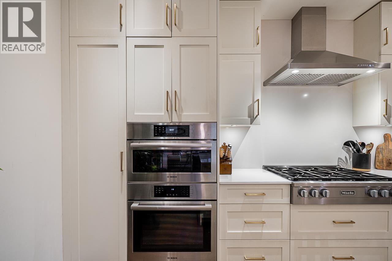 3576 Marshall Street, Vancouver, BC - Indoor Photo Showing Kitchen