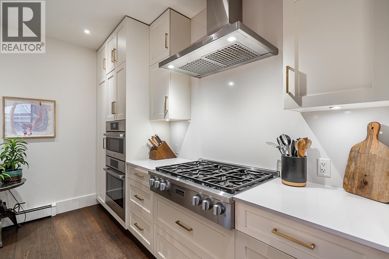 3576 Marshall Street, Vancouver, BC - Indoor Photo Showing Kitchen With Upgraded Kitchen