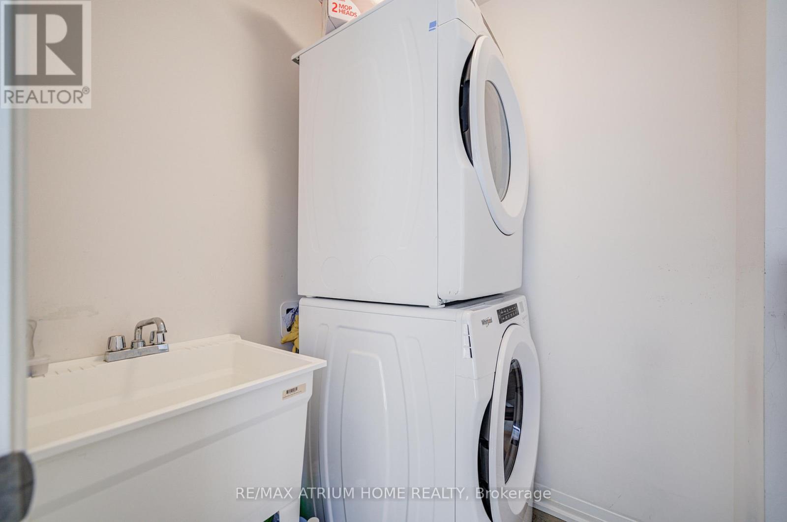 9076 Woodbine Ave, Markham, ON - Indoor Photo Showing Laundry Room