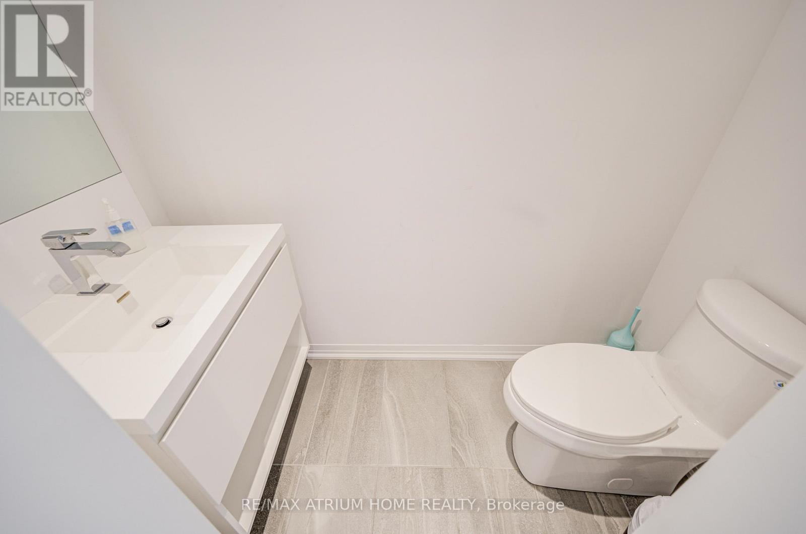 9076 Woodbine Ave, Markham, ON - Indoor Photo Showing Bathroom