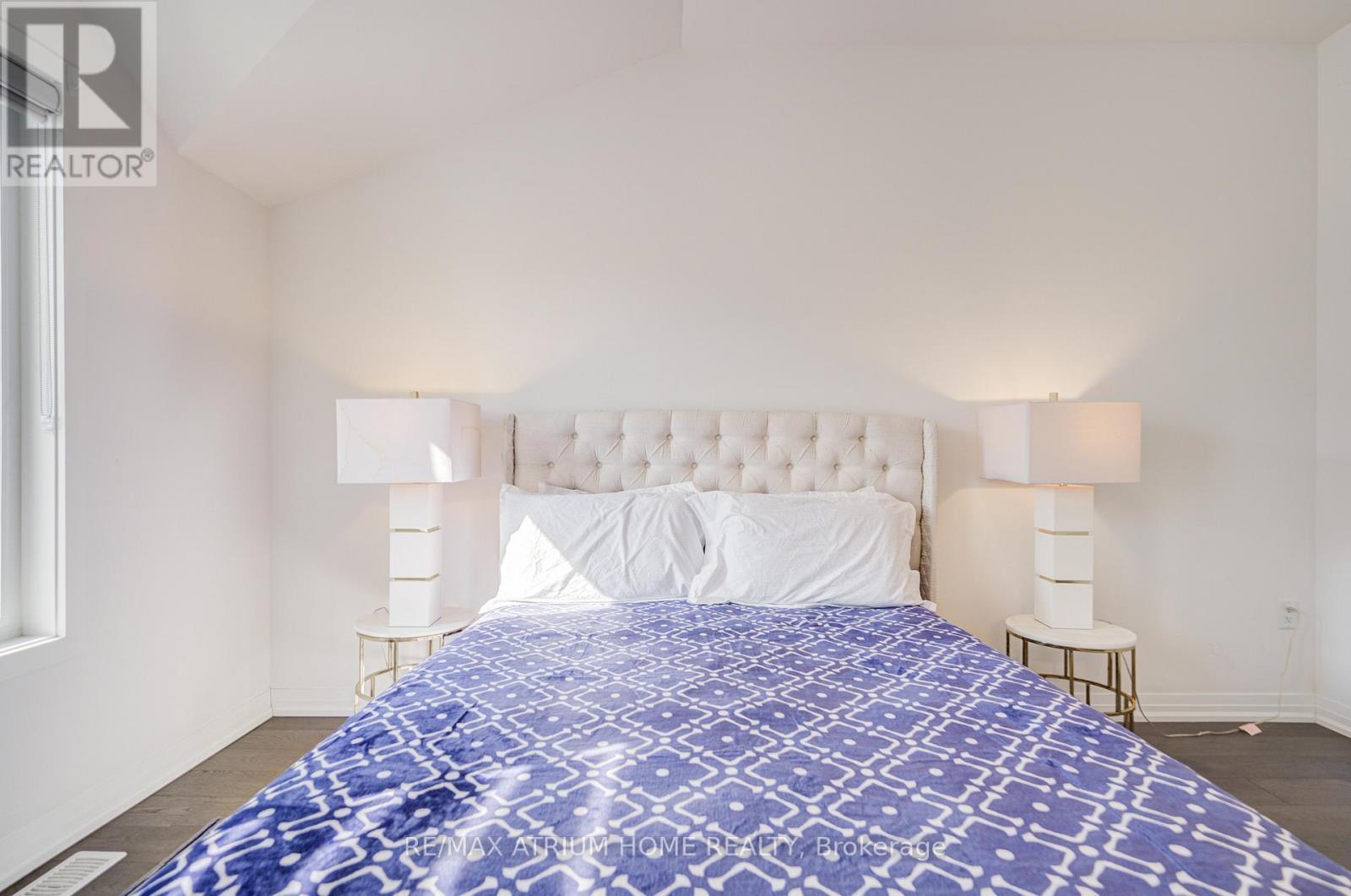 9076 Woodbine Ave, Markham, ON - Indoor Photo Showing Bedroom