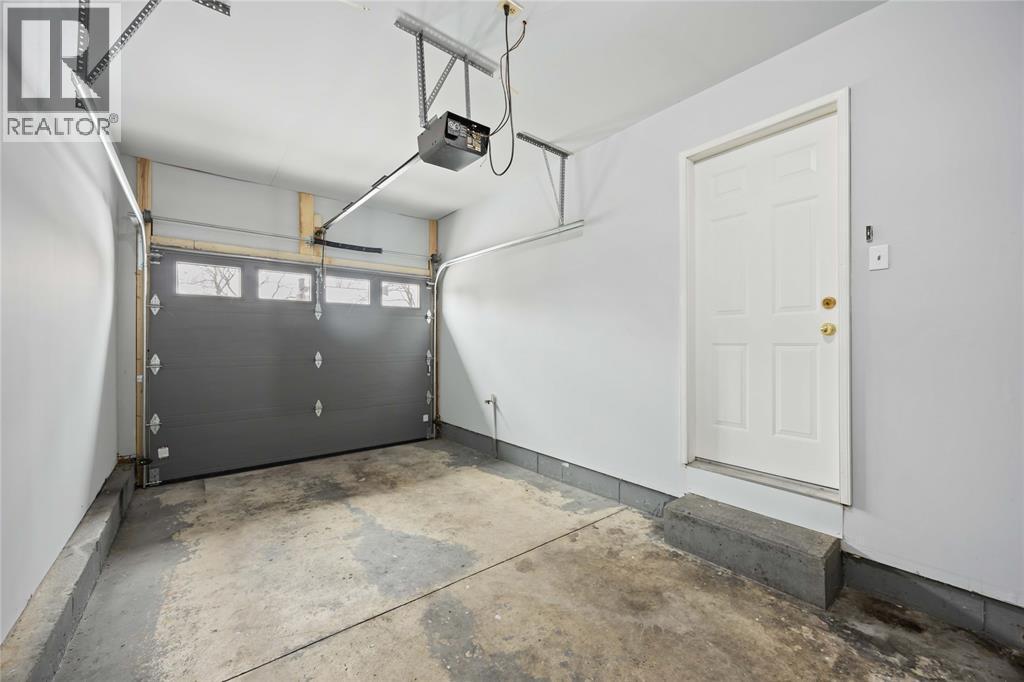 260-266 London Road, Sarnia, ON - Indoor Photo Showing Garage