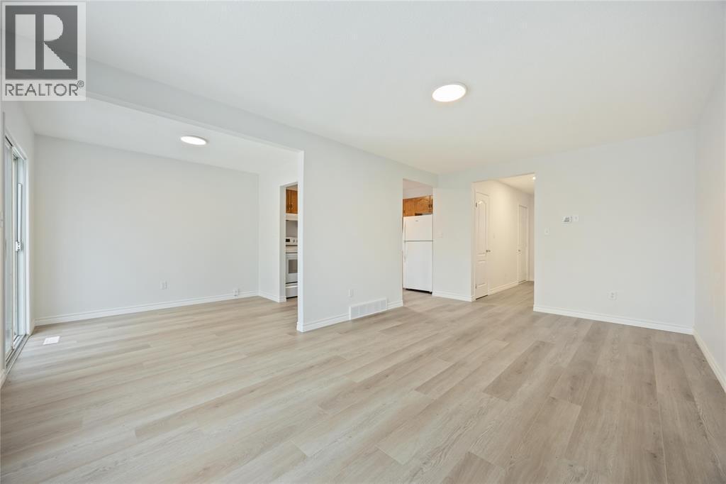 260-266 London Road, Sarnia, ON - Indoor Photo Showing Other Room