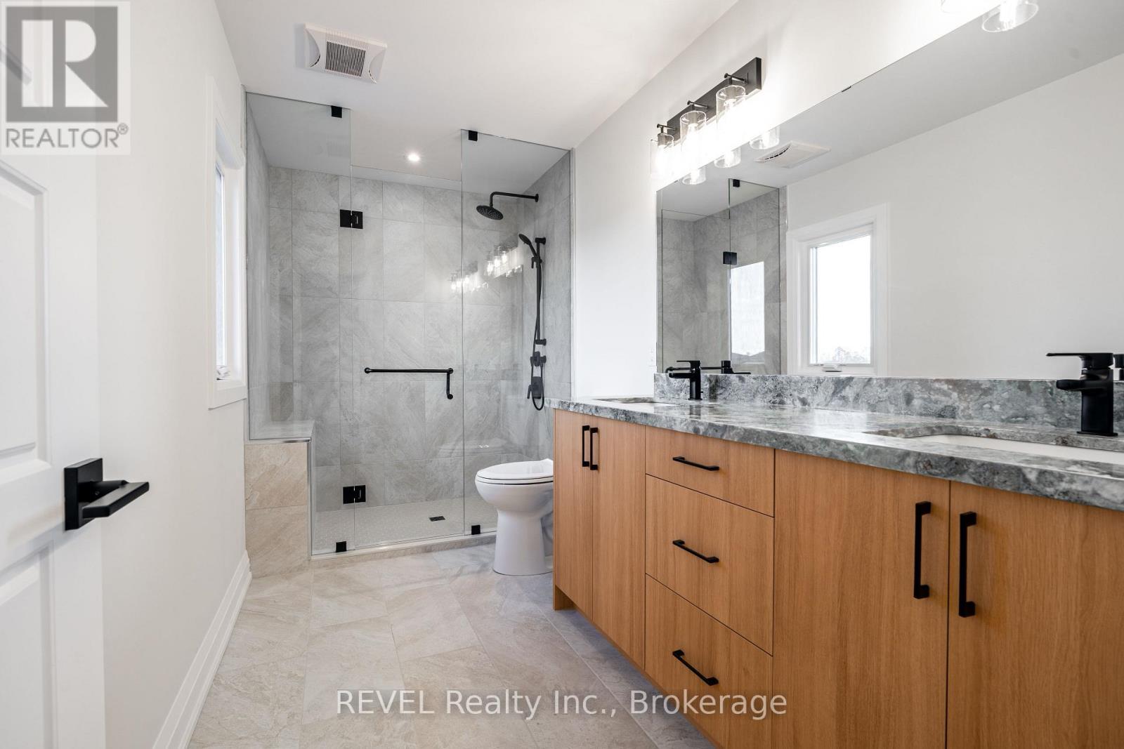 1186 Uppers Lane, Thorold (Rolling Meadows), ON - Indoor Photo Showing Bathroom