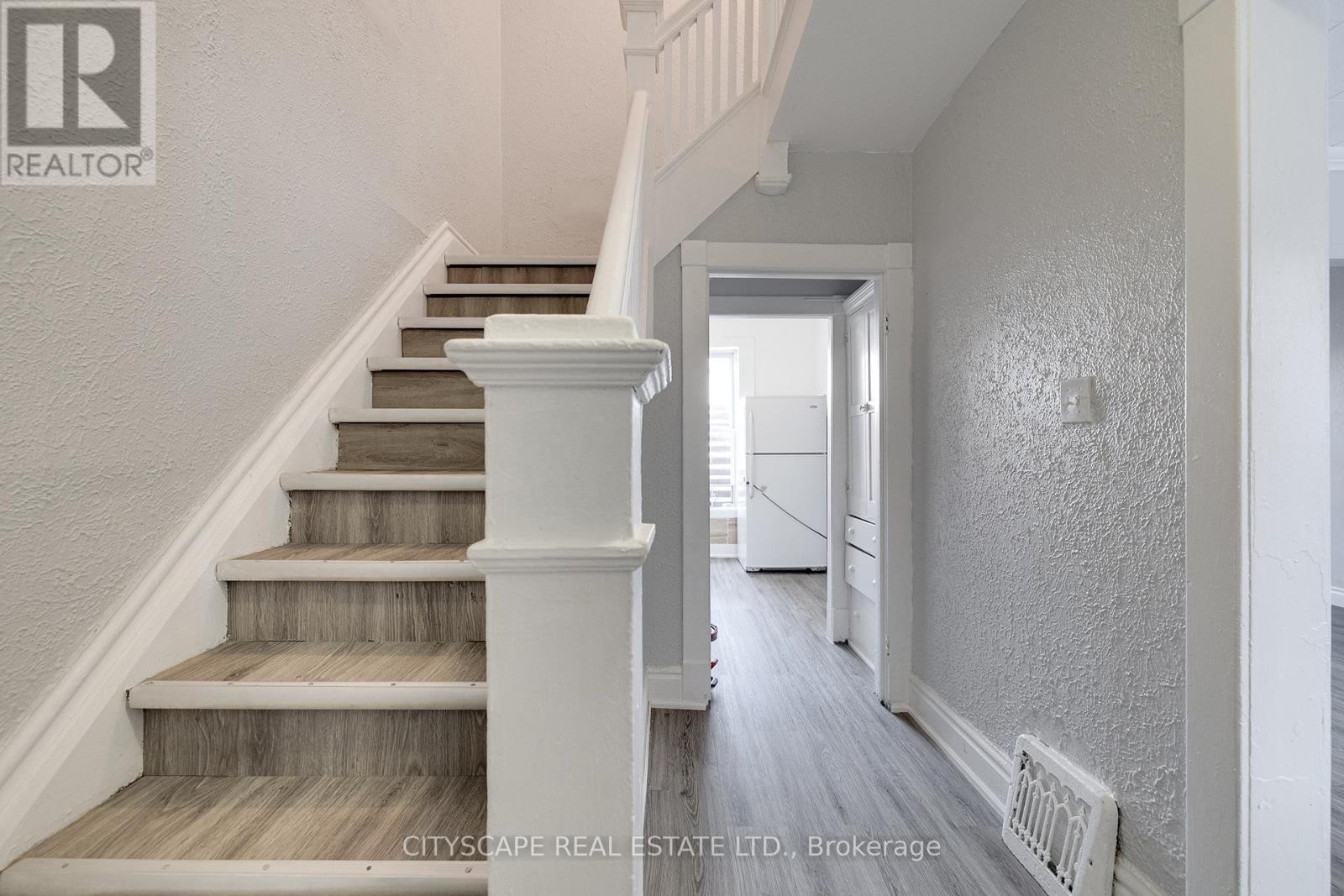 B - 61 Eby Street S, Kitchener, ON - Indoor Photo Showing Other Room