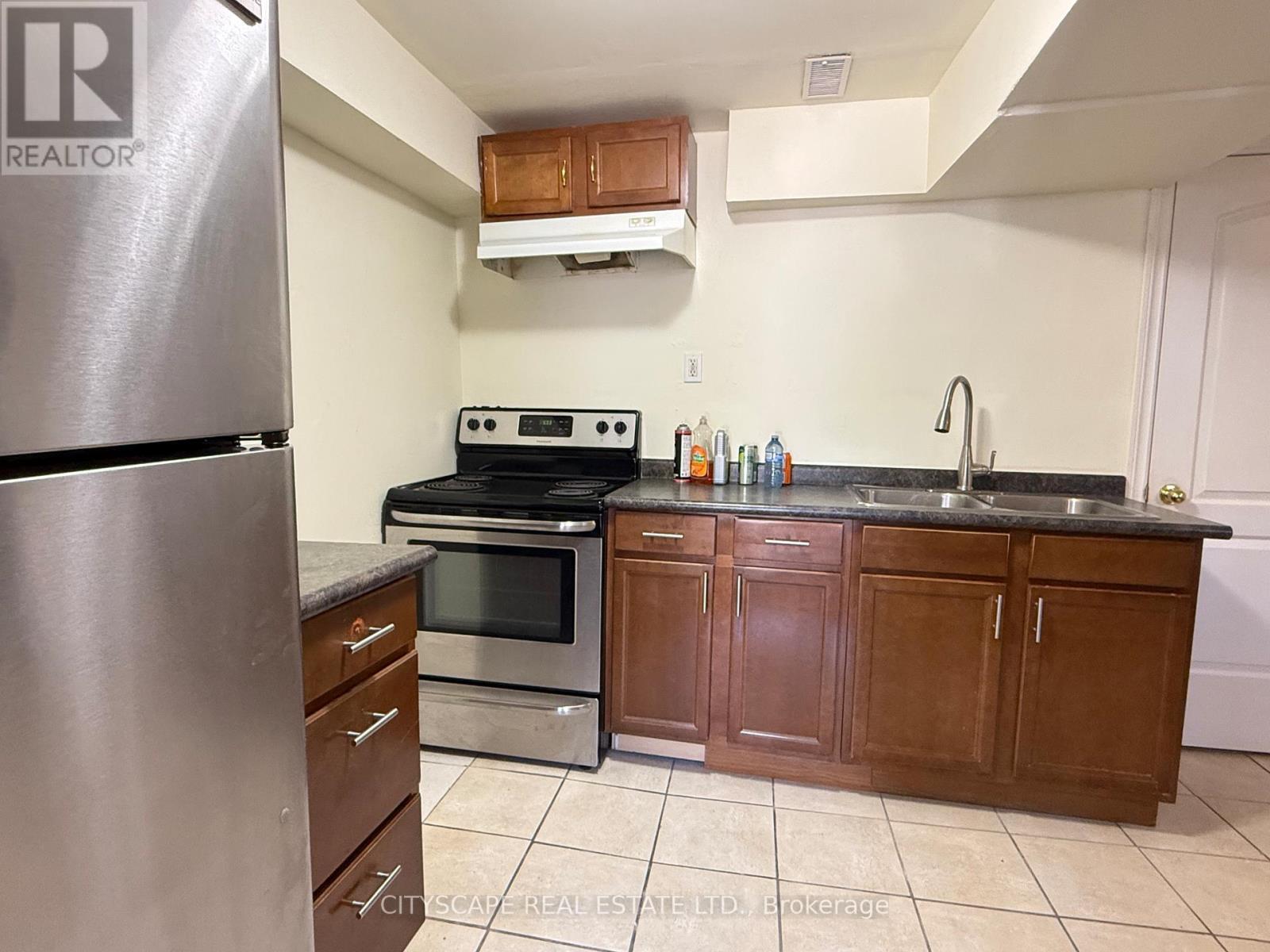 Kitchen - Lower Unit - B - 61 Eby Street S, Kitchener, ON - Indoor Photo Showing Kitchen With Double Sink