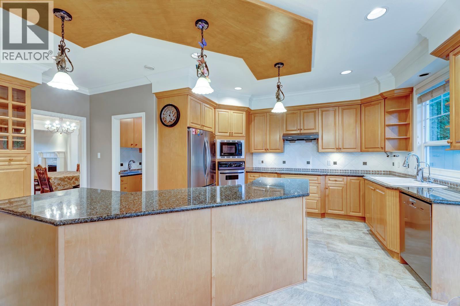 7988 7988 Sunnyholme Crescent, Richmond, BC - Indoor Photo Showing Kitchen