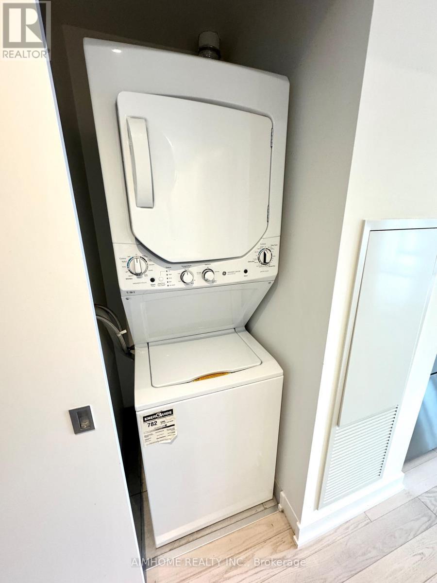 1508 - 25 Richmond Street E, Toronto, ON - Indoor Photo Showing Laundry Room