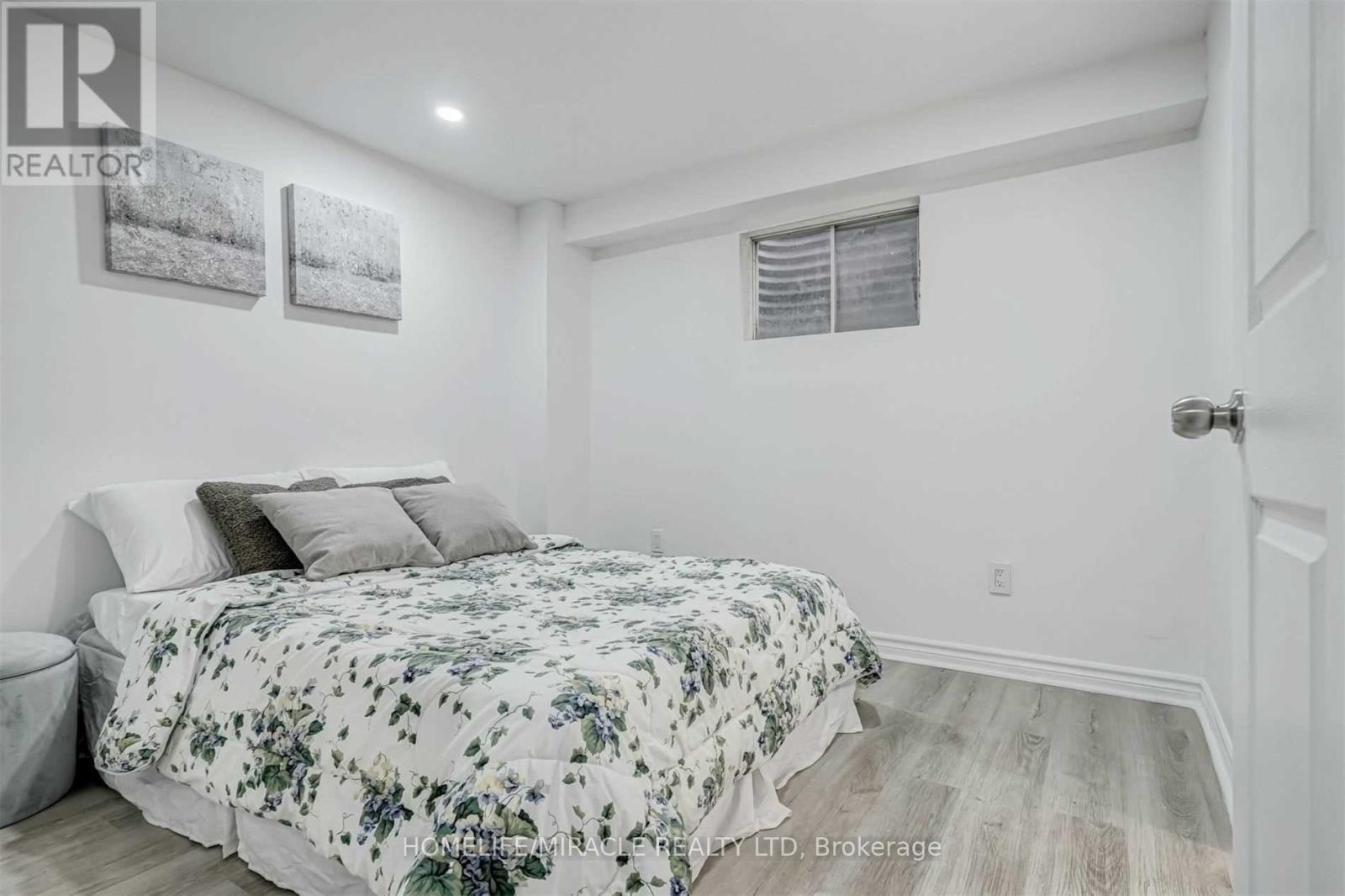 33 Mosque Crescent, Toronto, ON - Indoor Photo Showing Bedroom