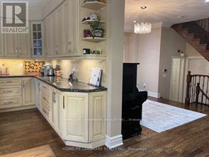 1268 Jezero Crescent, Oakville, ON - Indoor Photo Showing Kitchen With Upgraded Kitchen