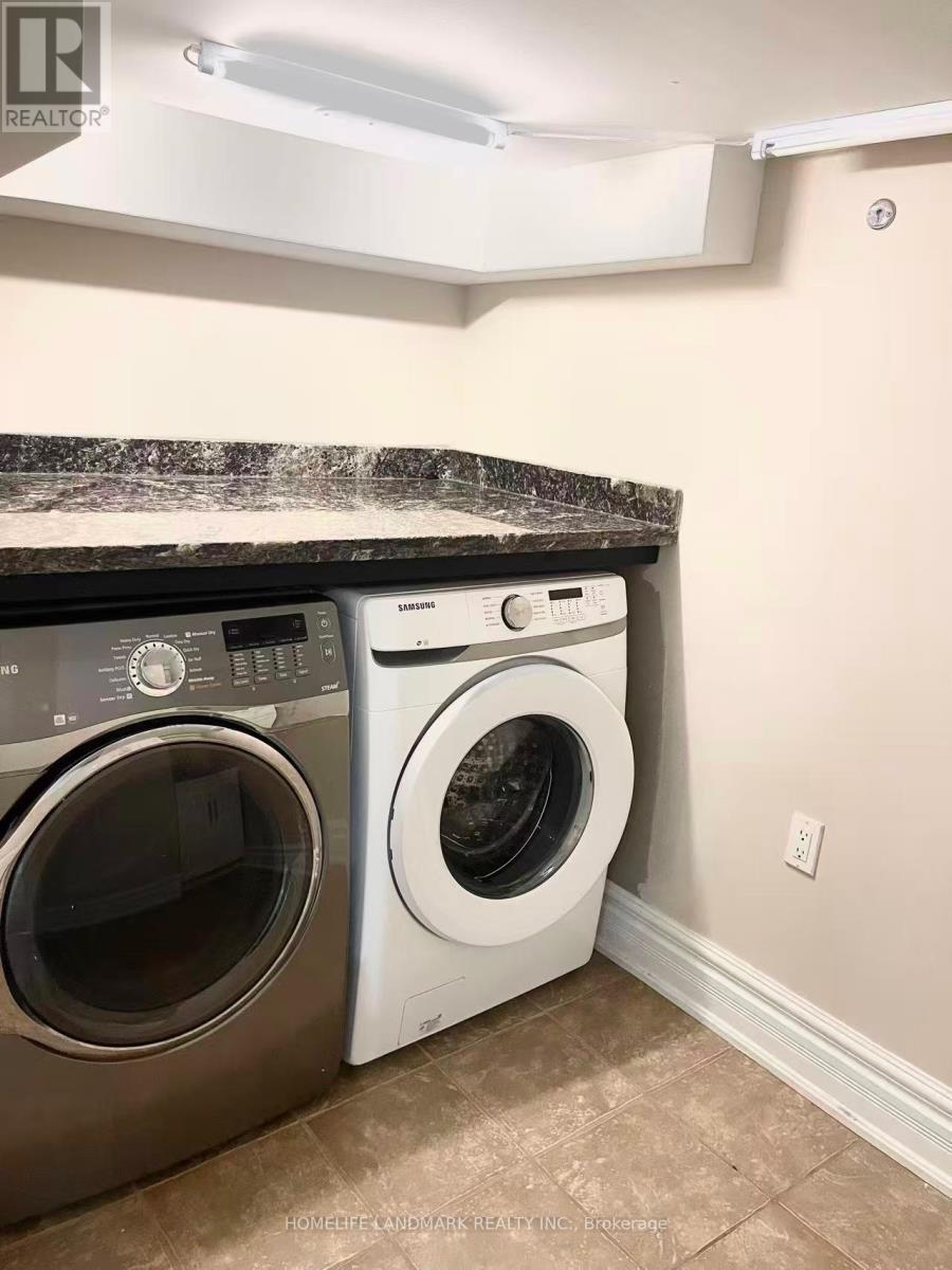 1268 Jezero Crescent, Oakville, ON - Indoor Photo Showing Laundry Room