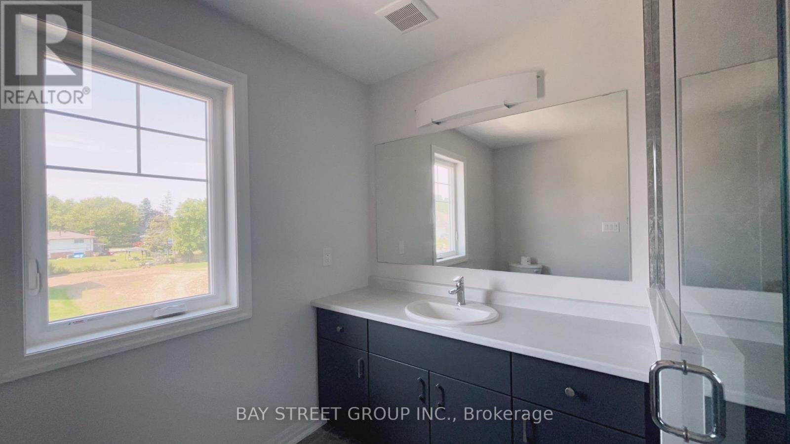 En-suite Bathroom _ Second Floor - Upper - 75 Hillcrest Road, Port Colborne (Main Street), ON - Indoor Photo Showing Bathroom