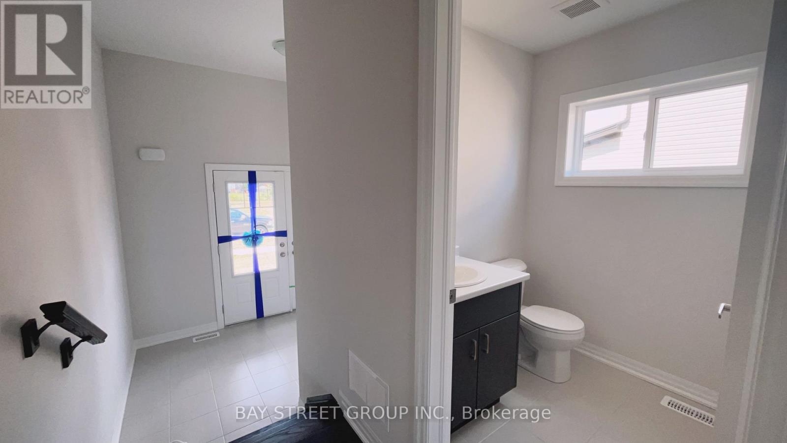 Main Entrance & Bathroom _ Main Floor - Upper - 75 Hillcrest Road, Port Colborne (Main Street), ON - Indoor Photo Showing Bathroom