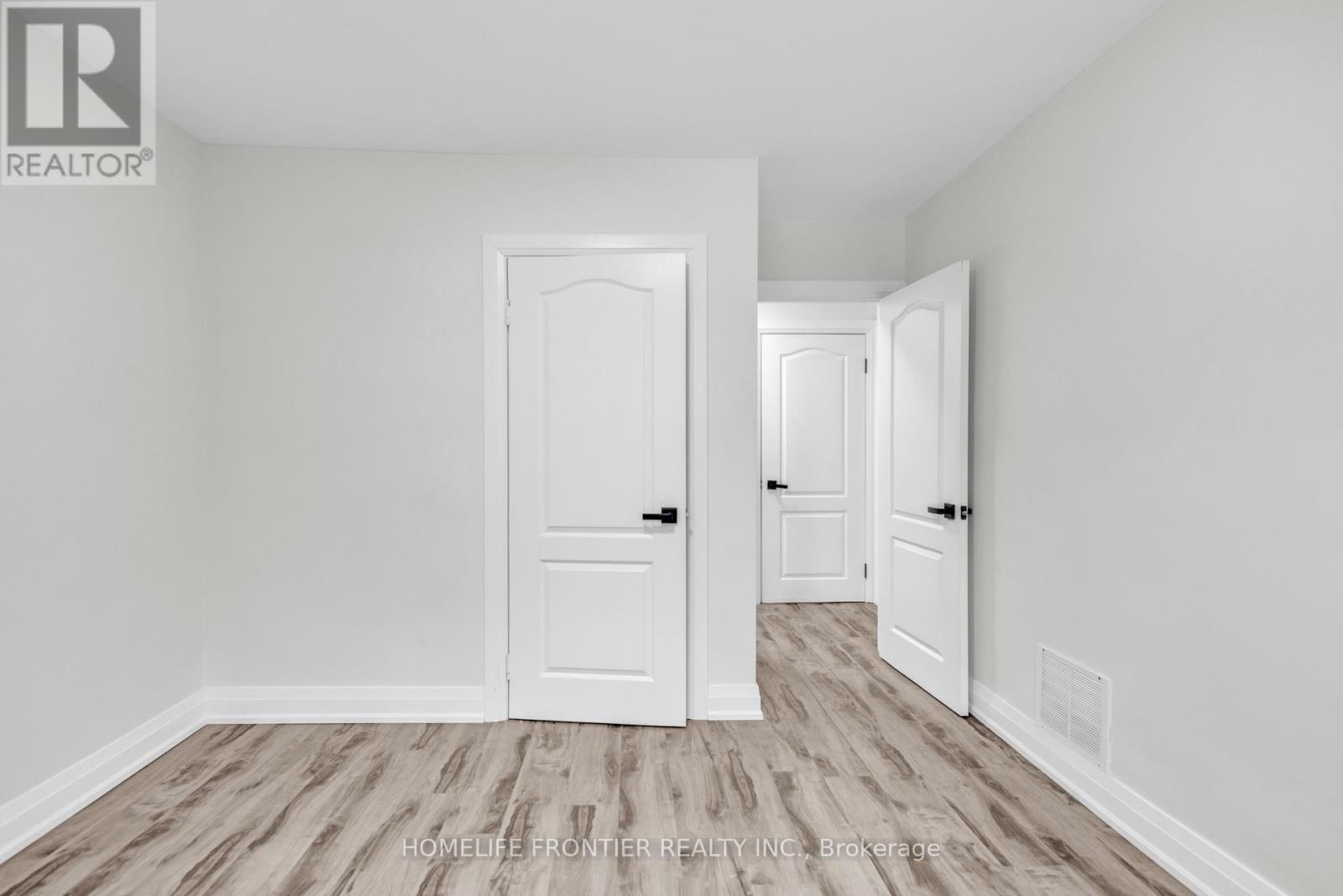 61 Sundial Crescent, Toronto, ON - Indoor Photo Showing Other Room