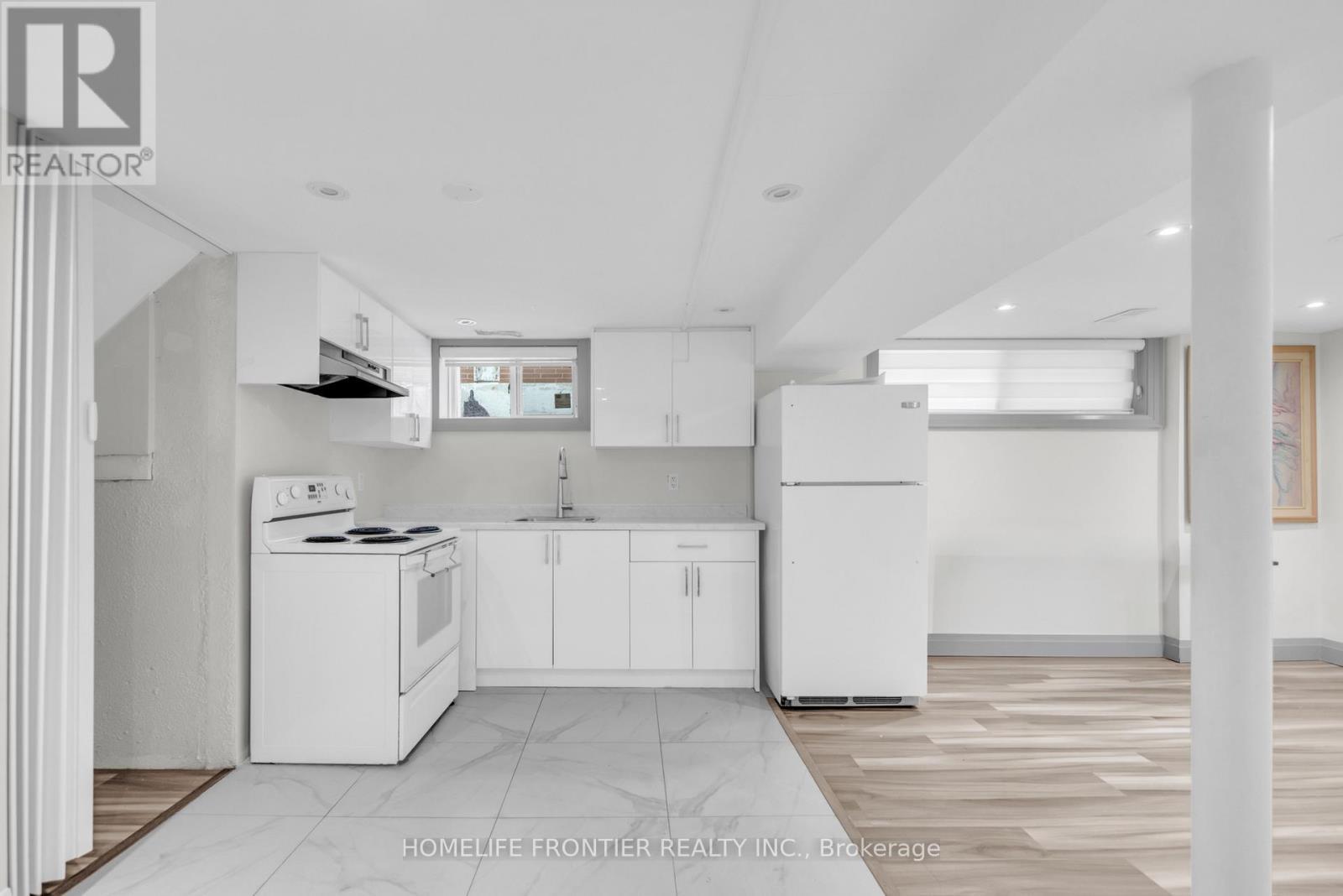 61 Sundial Crescent, Toronto, ON - Indoor Photo Showing Kitchen