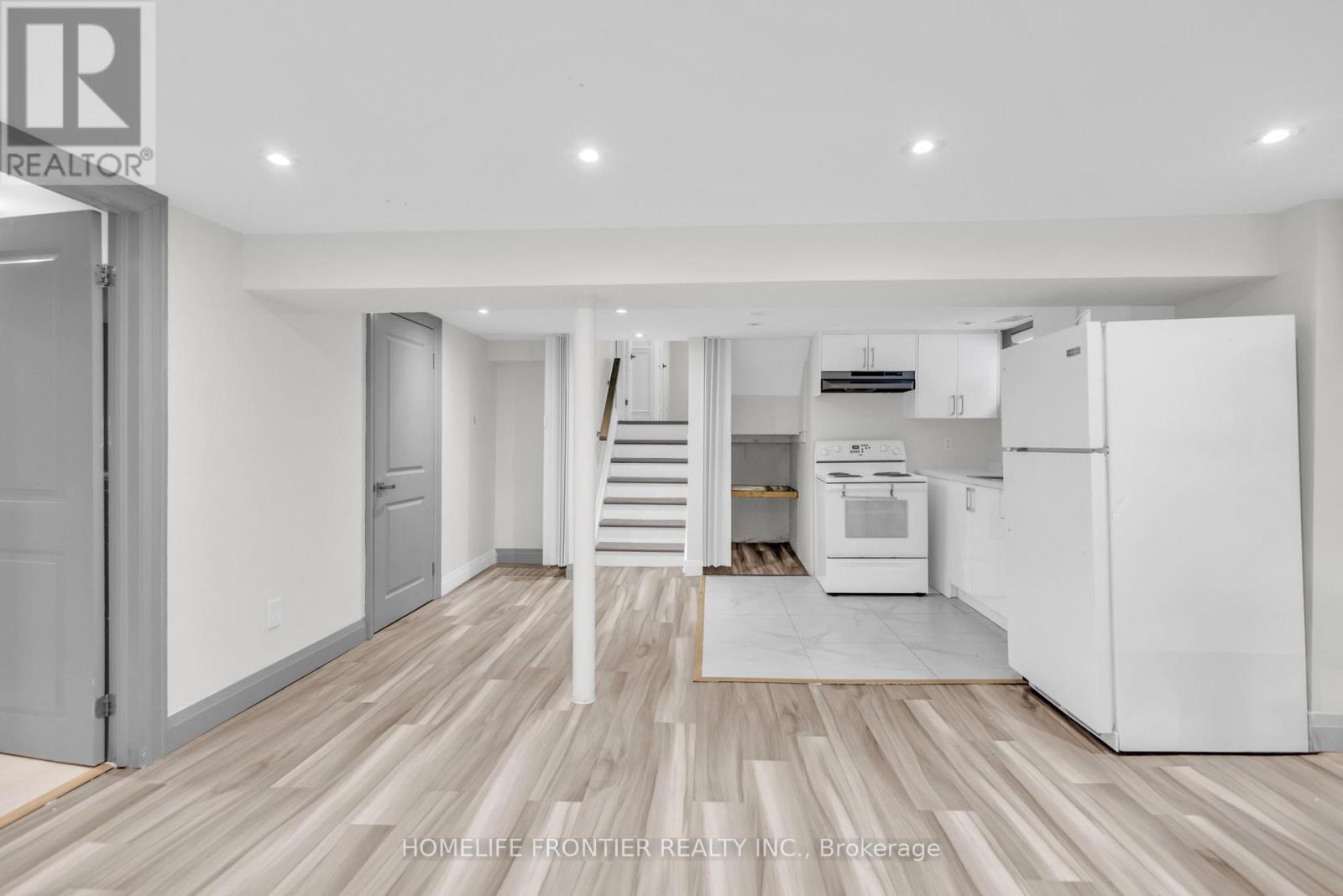 61 Sundial Crescent, Toronto, ON - Indoor Photo Showing Kitchen