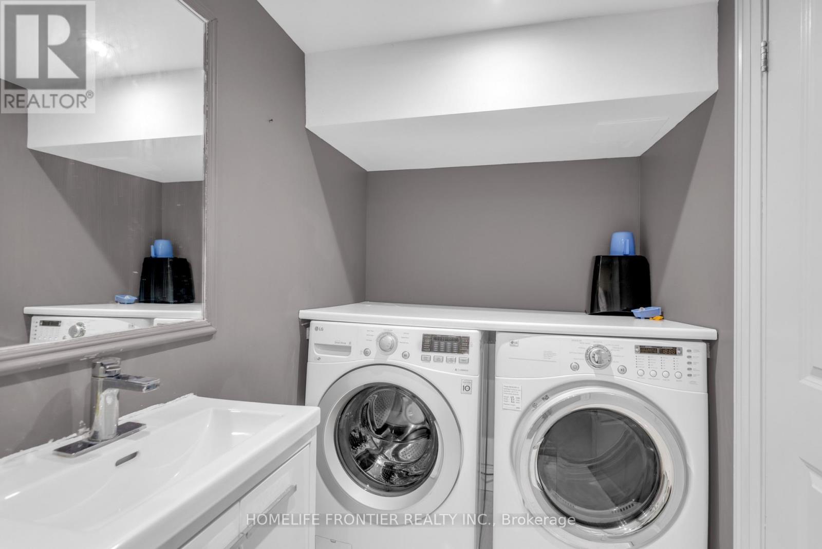 61 Sundial Crescent, Toronto, ON - Indoor Photo Showing Laundry Room
