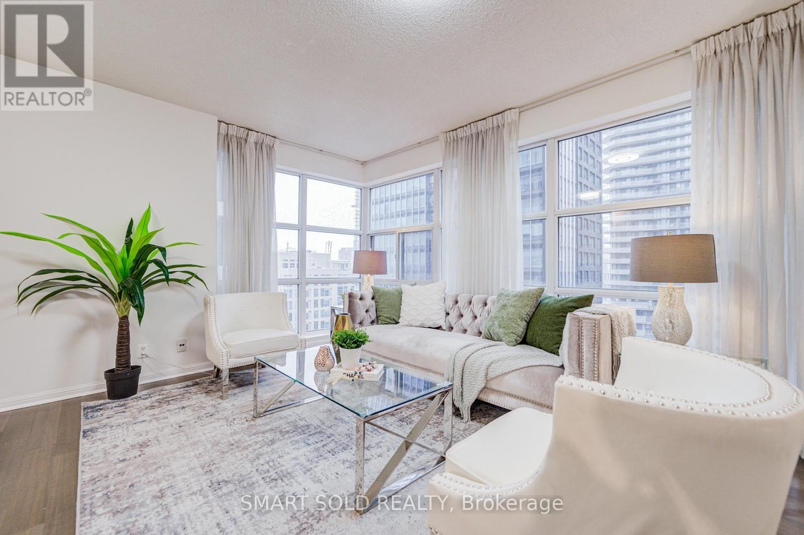 1612 - 11 St Joseph Street, Toronto, ON - Indoor Photo Showing Living Room